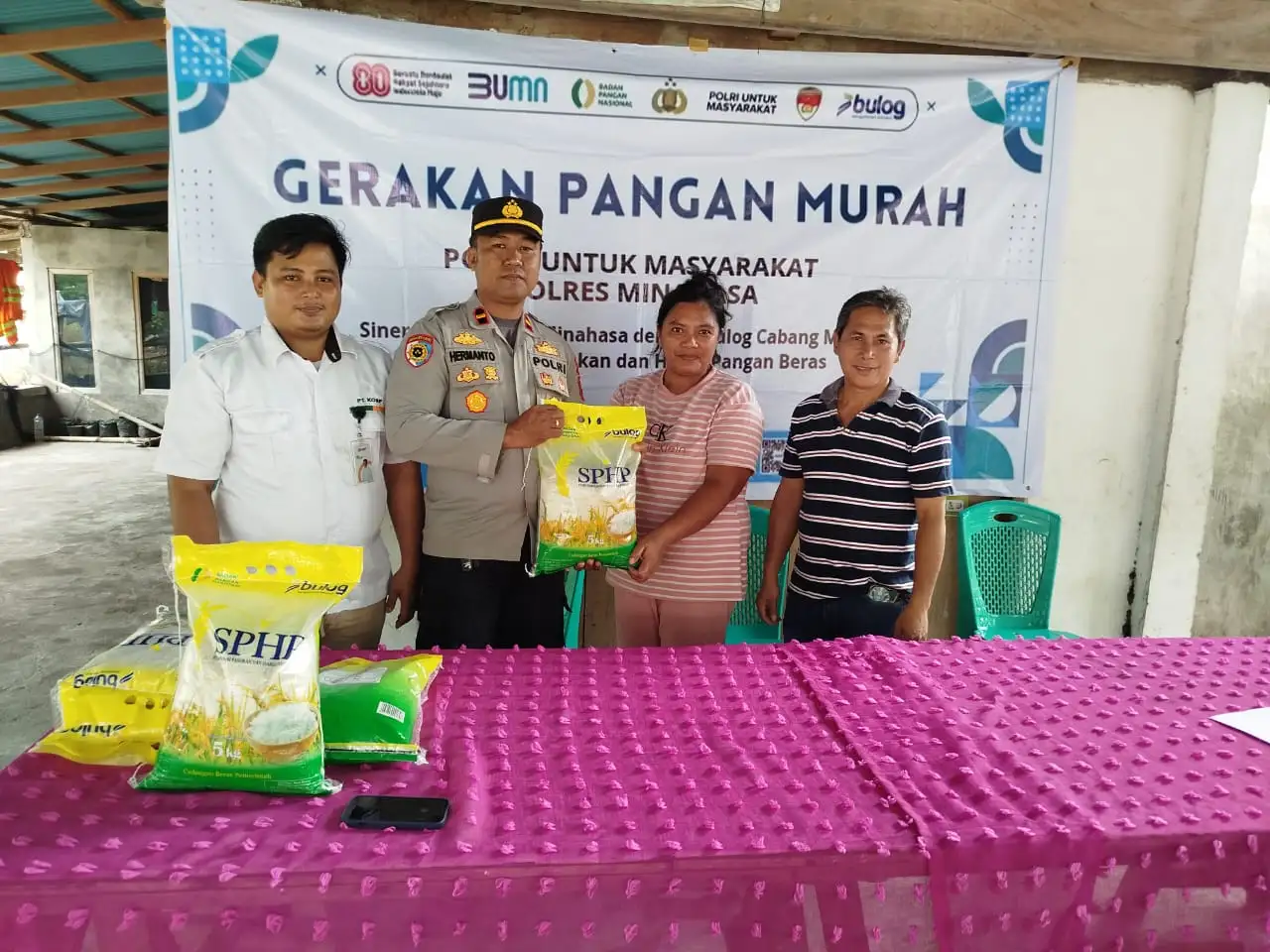 Polres Minahasa Gelar Gerakan Pangan Murah, 1 Ton Beras Bulog Ludes Terjual di Lembean Timur